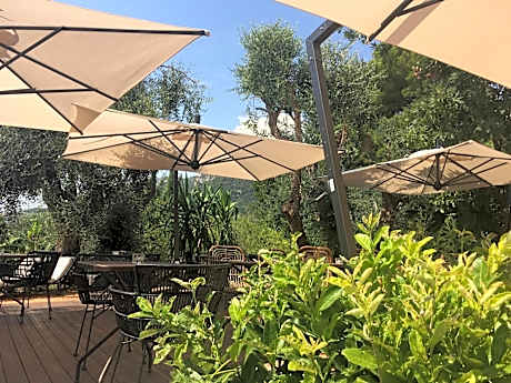 Avocado Hotel Restaurant