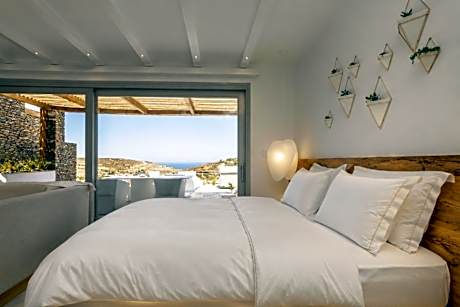 Sea View Deluxe Suite with Hot Tub