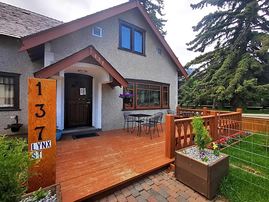 Riverfront Estate Bed&Breakfast Banff