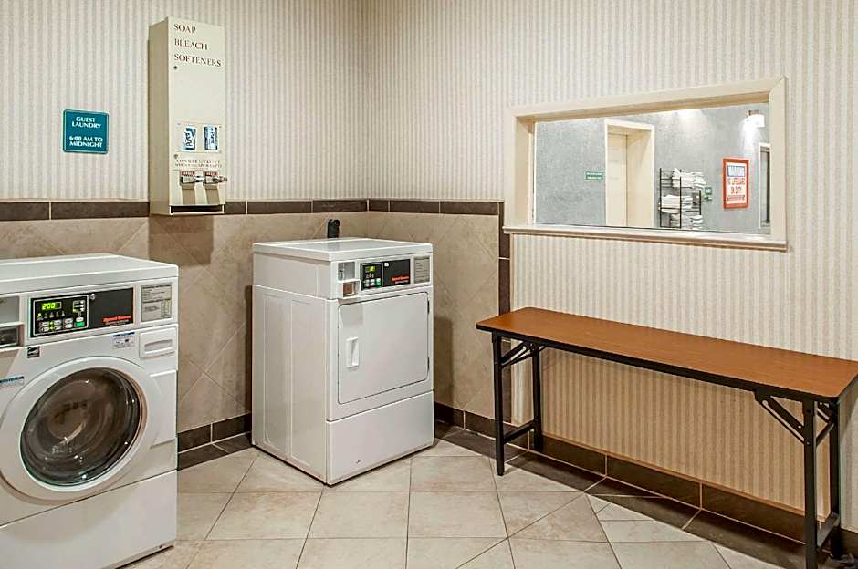 Quality Inn & Suites Grants - I-40