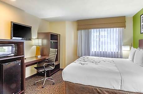 1 King Bed Efficiency Nonsmoking