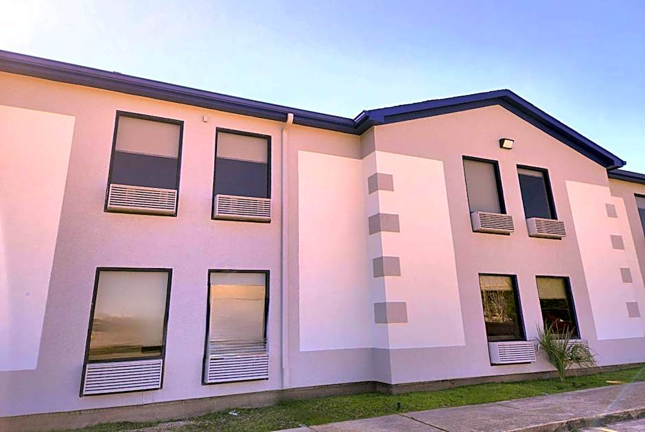 Days Inn & Suites by Wyndham New Iberia