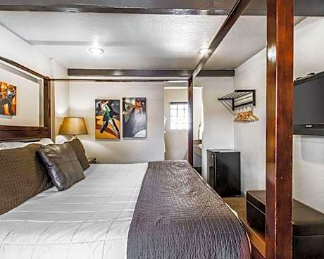 1 Queen Bed Nonsmoking