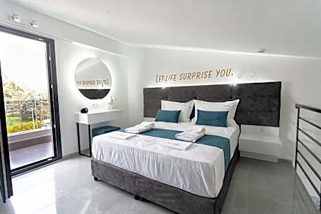 Suite with Pool View