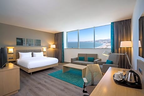 One-Bedroom King Suite with Sea View
