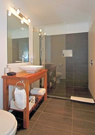 King Suite with Mountain View