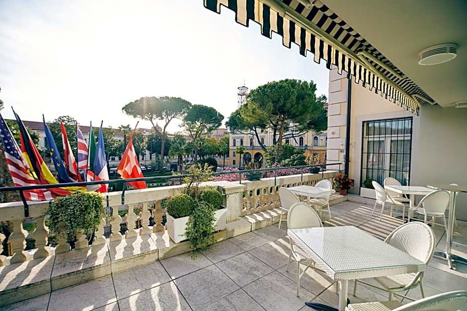 Ambassador Palace Hotel