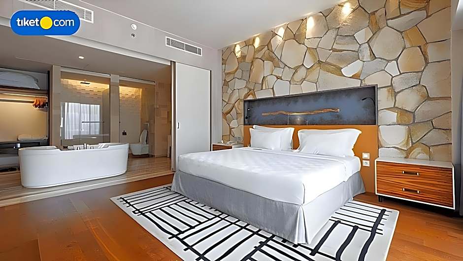 TS SUITES Seminyak Bali