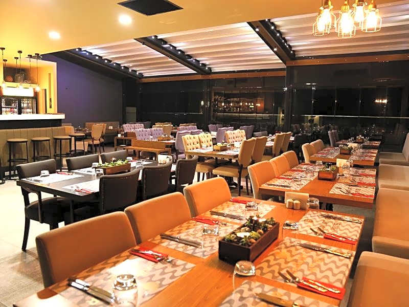Pasaport Pier Hotel