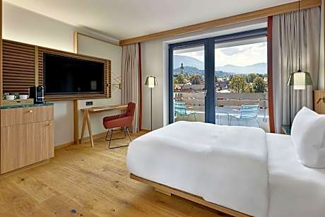 Full Accessible, Accessible Accessible Guest Room, 1 Queen, Garden View, Balcony