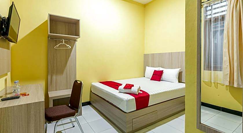 RedDoorz near Puro Mangkunegaran