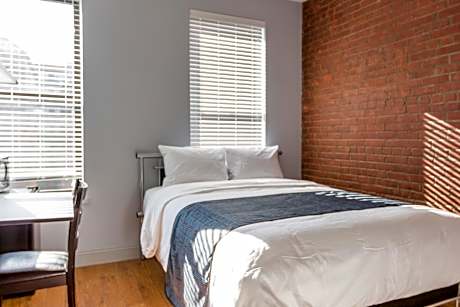 Standard Queen Room