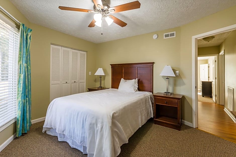 Country Club Villas