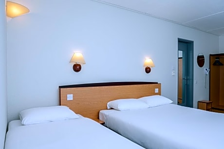 Triple Room (1 Double Bed + 1 Single Bed)