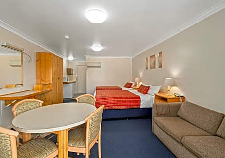 Deluxe Two-Bedroom Family Room