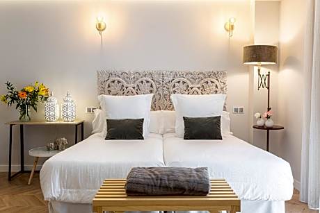 Double or Twin Room with Private Bathroom