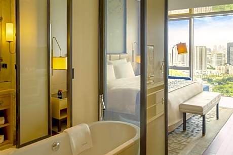 Deluxe Suite - Enjoy Free Executive Benefits