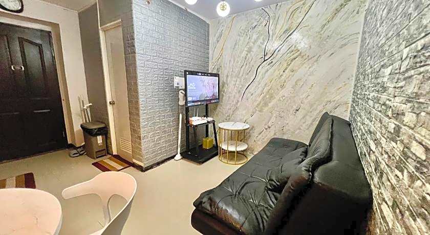 UNO'S Place with Karaoke,Wifi,Netflix and Balcony