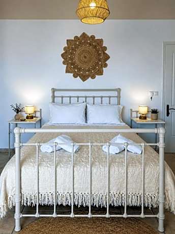 Agnadi Syros Beachfront Studios & Rooms
