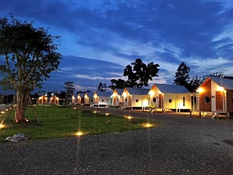 Dee Like Lopburi Resort