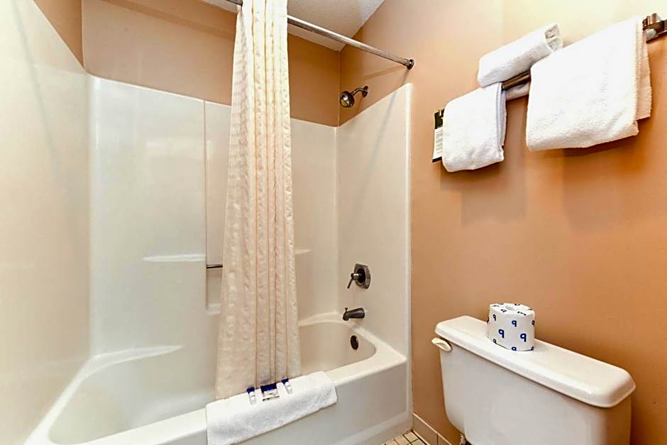 Americas Best Value Inn Plattsburgh