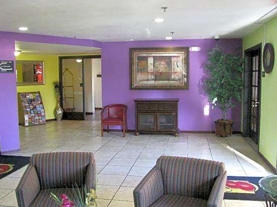 Super 8 by Wyndham Sacramento