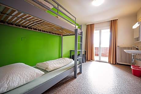 Twin Room with Shared Bathroom (incl. Skipass)