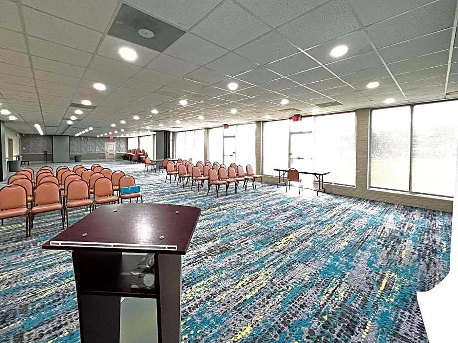 Quality Inn & Suites Conference Center Mcdonough