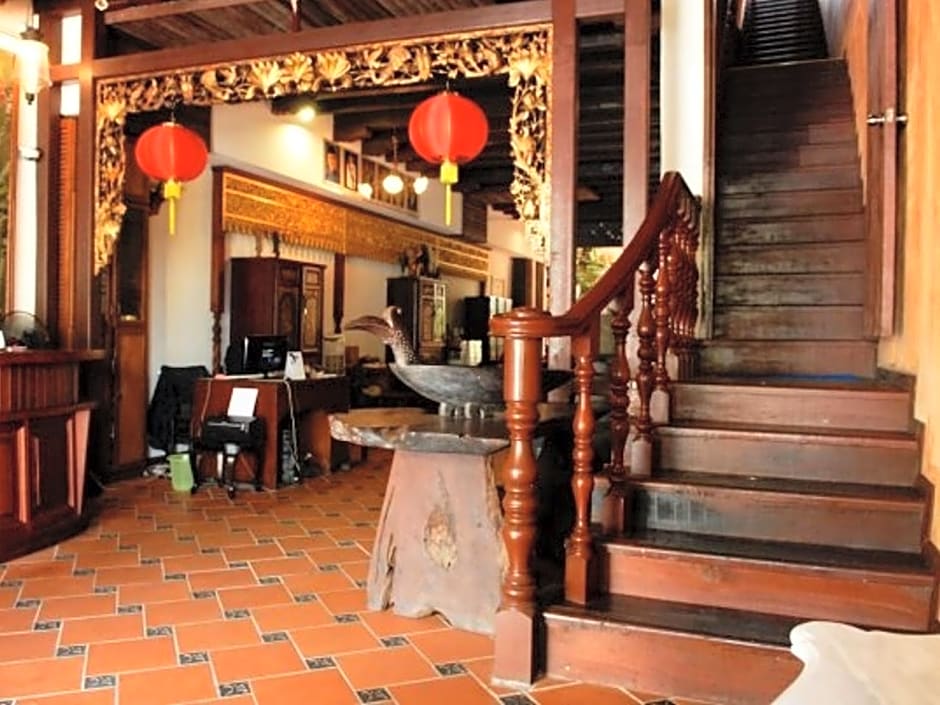 Kuching Waterfront Lodge