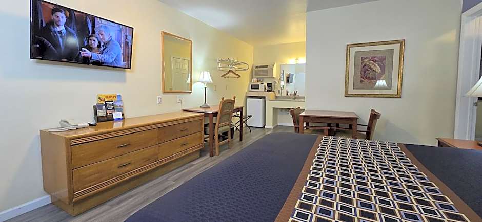 Rodeway Inn & Suites