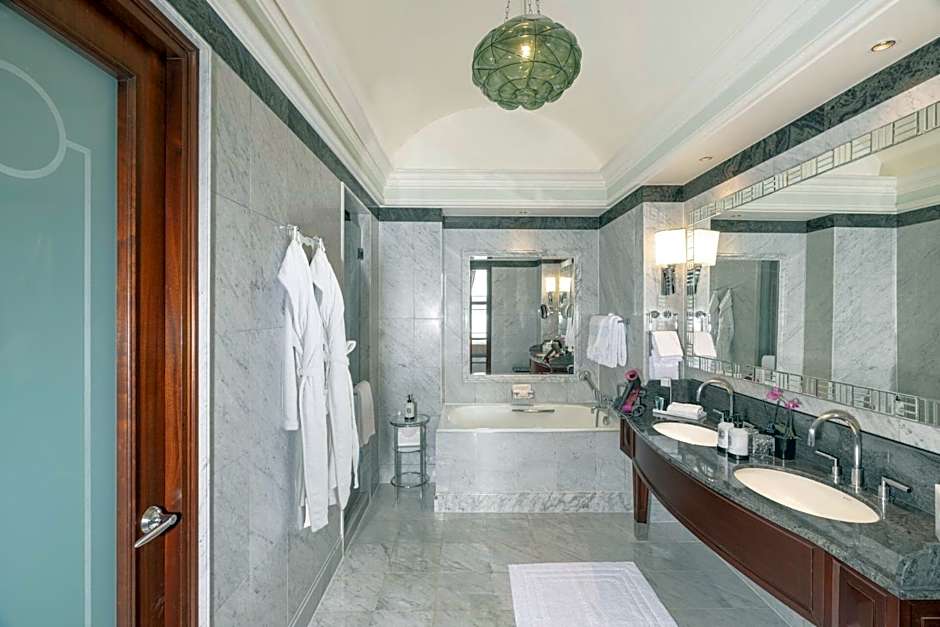 Four Seasons Hotel Istanbul At The Bosphorus