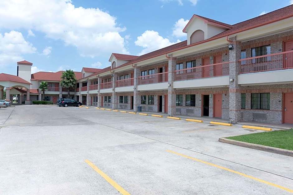 Super 8 by Wyndham Stafford Sugarland Area