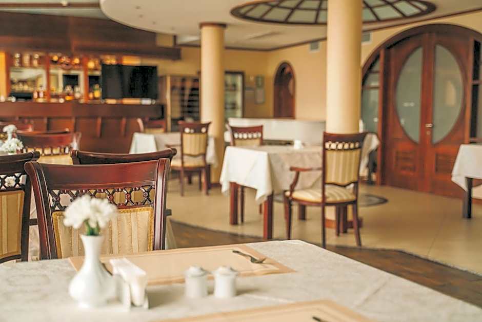 Готель Дніпро Dnipro Hotel