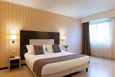 Classic Queen Room