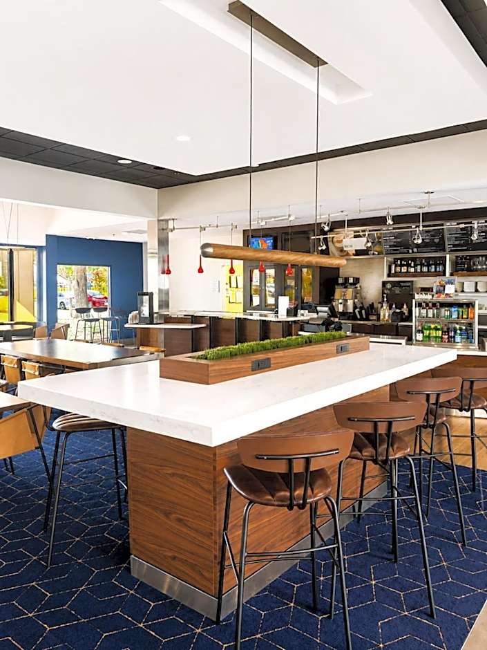 Courtyard by Marriott Houston Hobby Airport