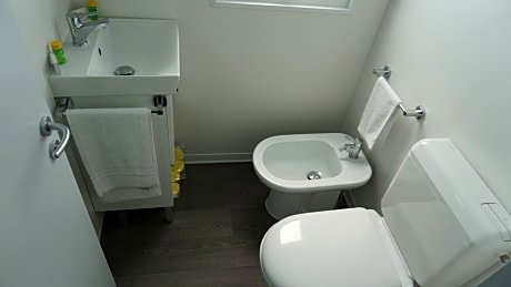 Lodge Superior Dog (pet allowed with extra fee)