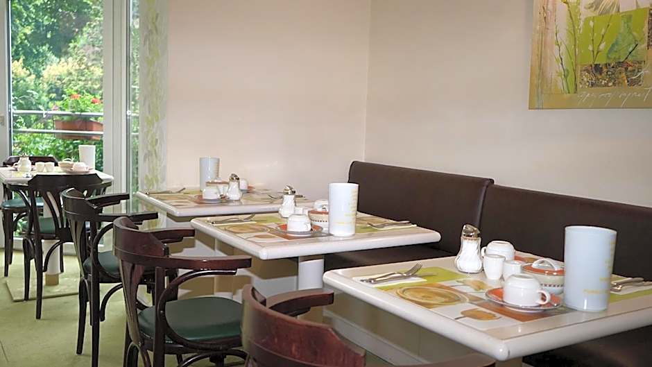 Entree Hotel Gross Borstel Garni