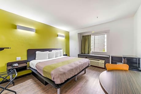 King Room with Roll-in Shower - Disability Access - Non-Smoking