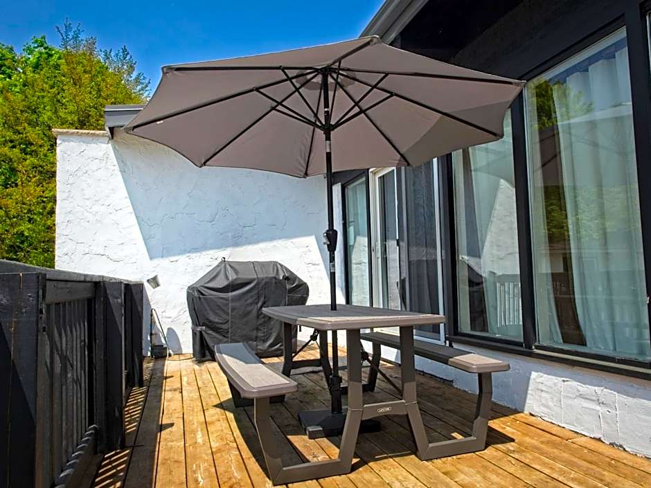 Gateside Chalets Expansive 6 Bedroom Hot Tub Near Village Blue Mountain