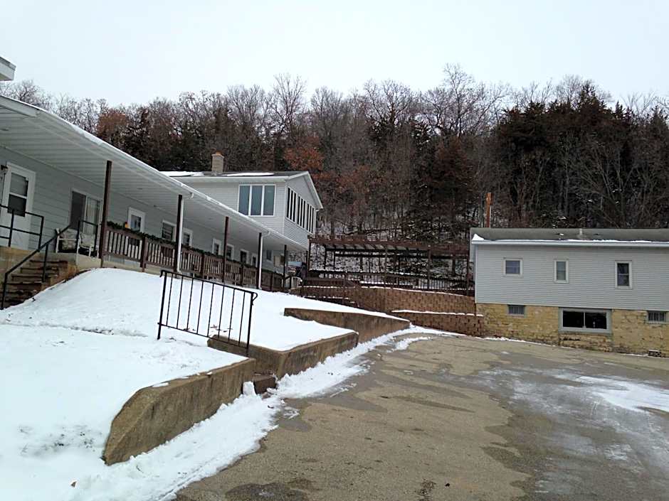 Little Bluff Inn