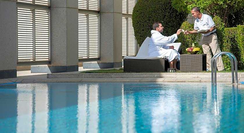 Four Seasons Hotel Riyadh at Kingdom Centre