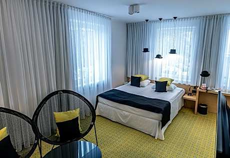 Delux room with king size bed with access to the wellness and fitness area