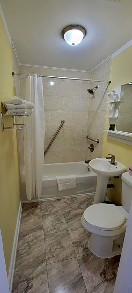 North Shore Wayside Inn