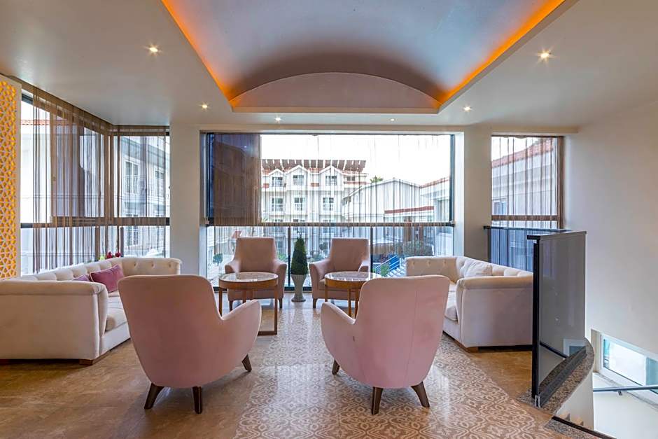 Montebello Deluxe Hotel