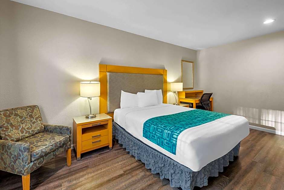 Howard Johnson by Wyndham Santa Cruz