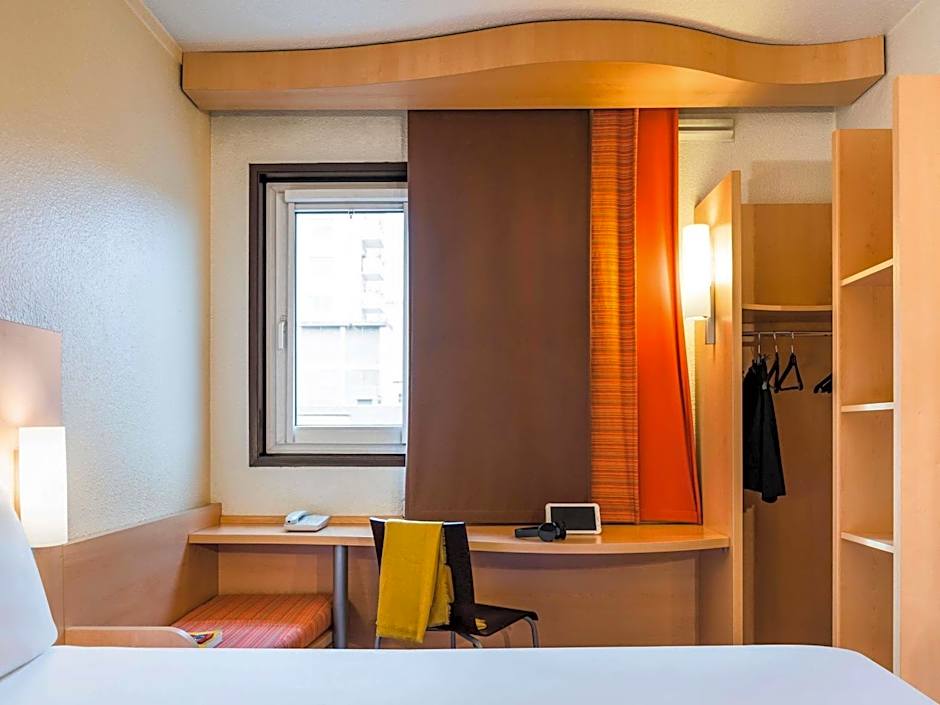 ibis Paris Pont de Suresnes