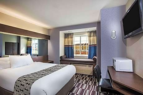 1 Queen Bed Non-Smoking