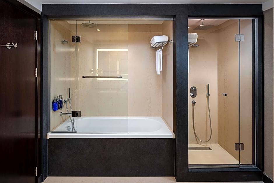 RADISSON BLU LEOGRAND HOTEL