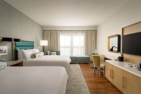 Deluxe Guest room, 2 Queen, Resort view, High floor