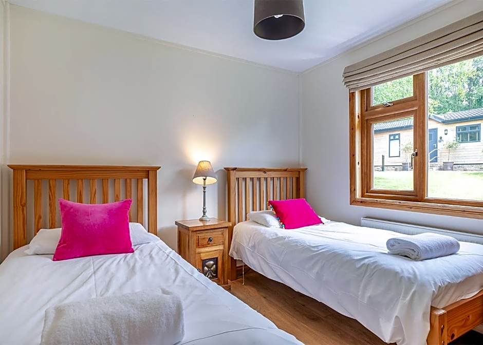 Charlesworth Lodges